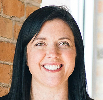 Porträt von Sophie Hartwell, Leiterin des Service-Teams im Bereich Kundenbetreuung
